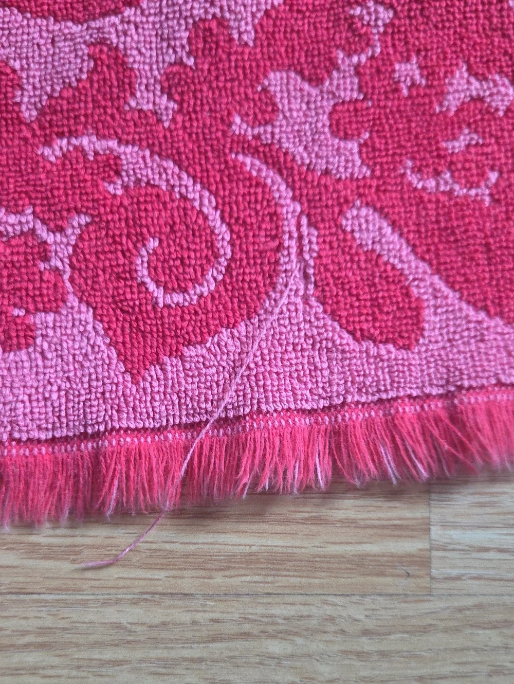 Vintage 1970's Springmaid Pink Jacquard Bath Towel